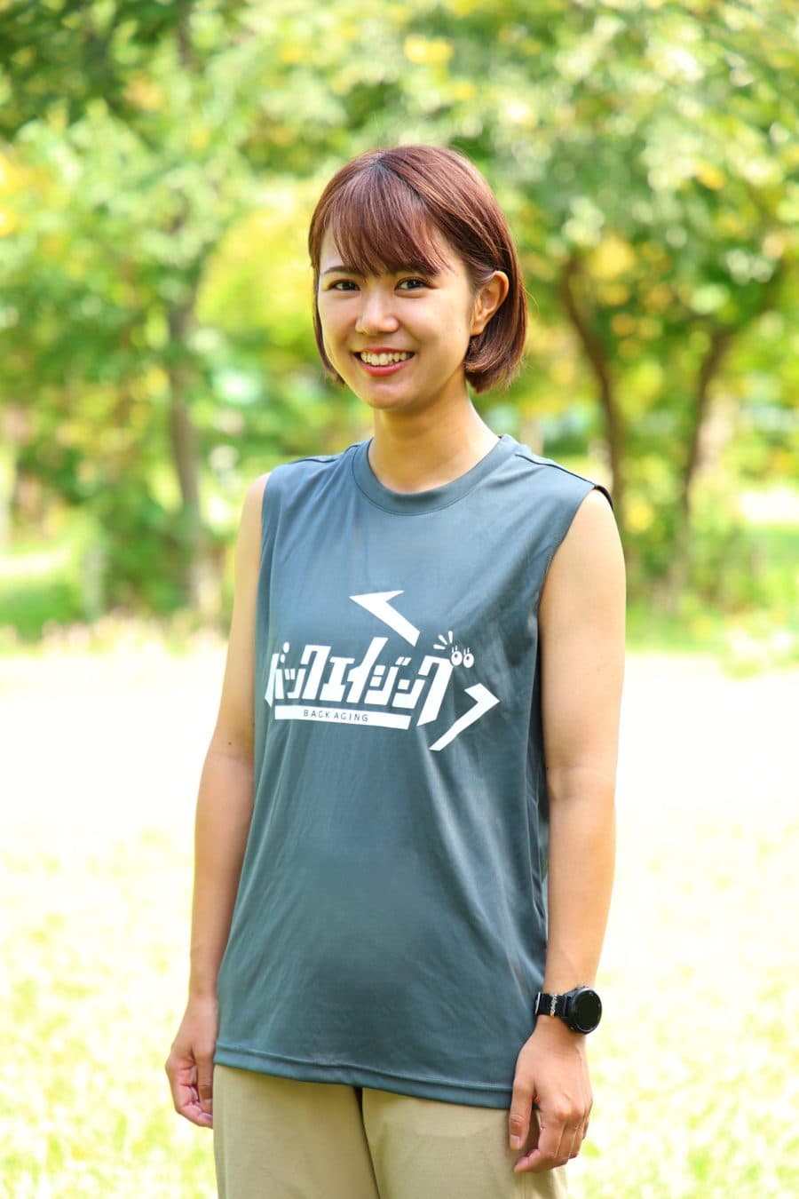 屋外に立つ和田有稀奈